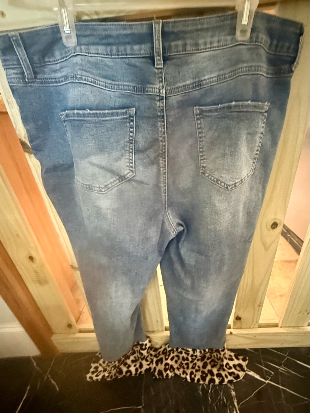 EST. 1946 High-Rise Denim Jeans with Leopard Ruffle Hem Size 16 - Picture 3 of 4